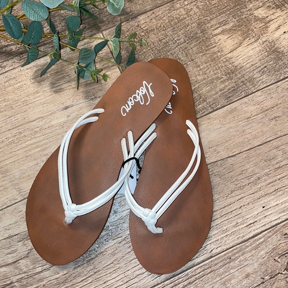 Volcom Sandals - Picture 1 of 3